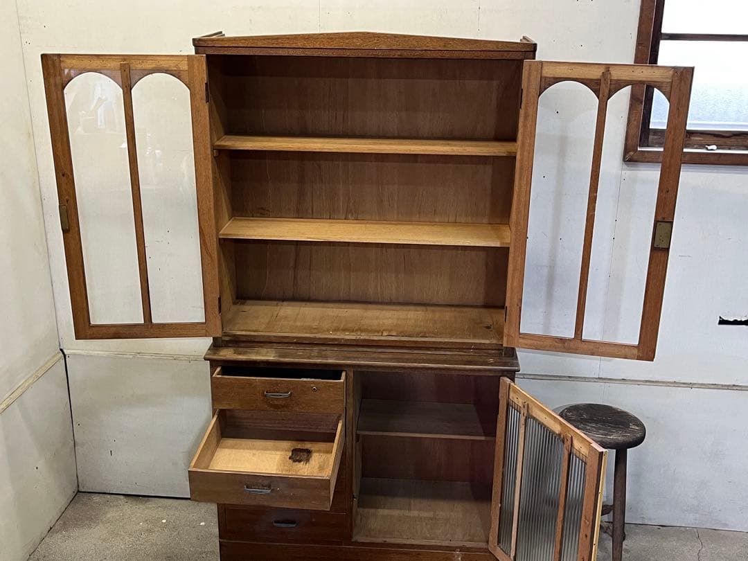 d*u様 レトロ水屋箪笥 アンティーク食器棚 木製ガラス戸棚 モールガラスキャビ