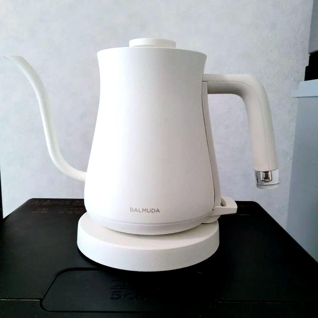 【新モデル　美品】BALMUDA バルミューダ　電気ケトル　ホワイト　白　535