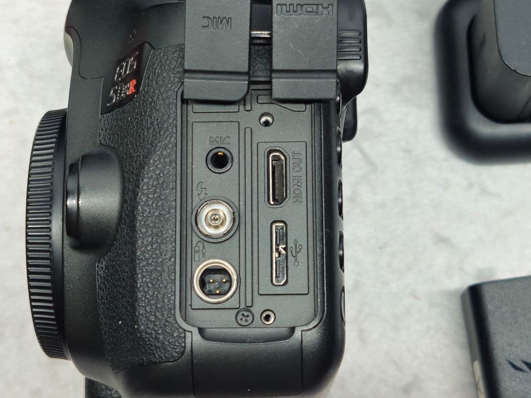 Canon EOS 5Ds R ＋ 300mmズームレンズ付属