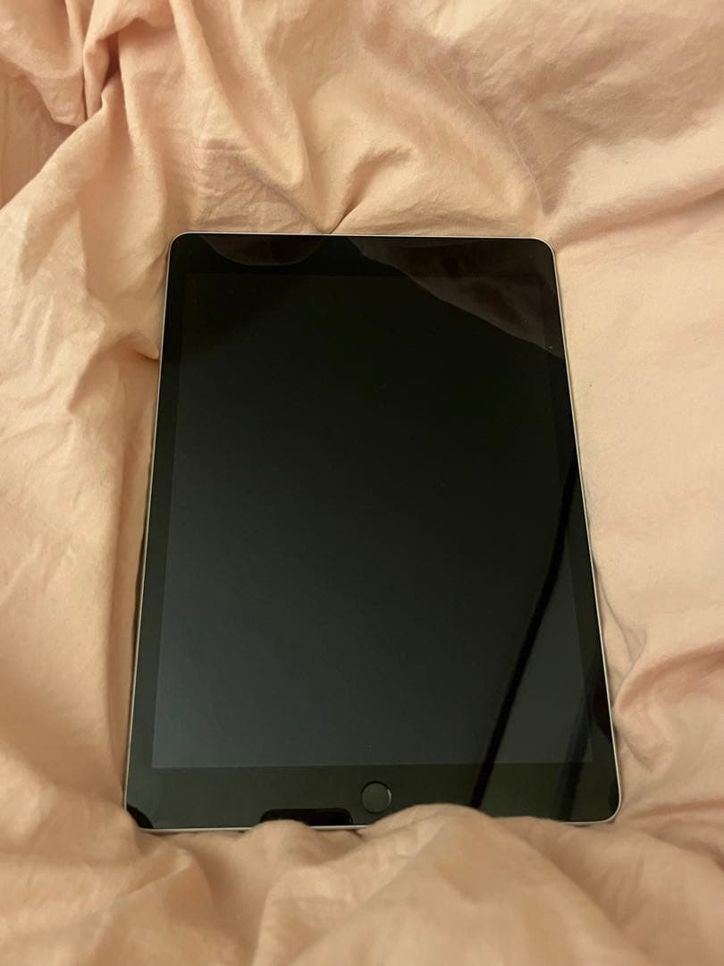 Apple iPad9世代　シルバー 本体