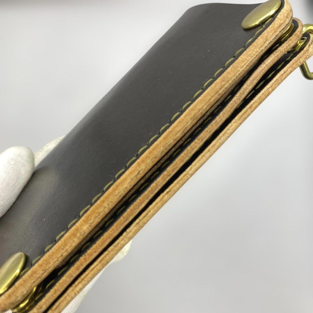 お札折らずに収納できる無骨な手染めミドルトラッカーウォレット BTW