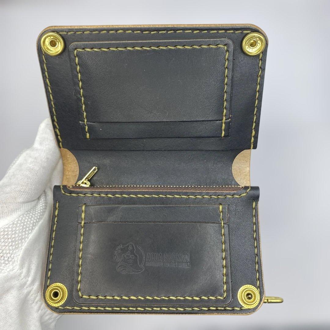 お札折らずに収納できる無骨な手染めミドルトラッカーウォレット BTW