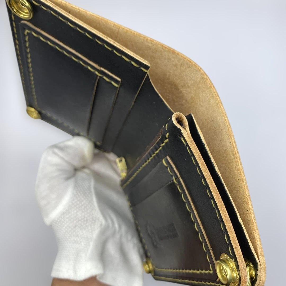 お札折らずに収納できる無骨な手染めミドルトラッカーウォレット BTW