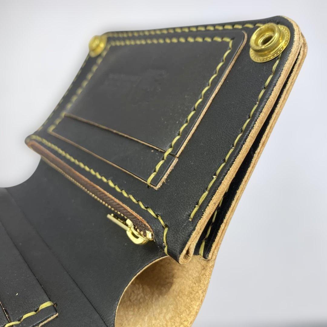 お札折らずに収納できる無骨な手染めミドルトラッカーウォレット BTW