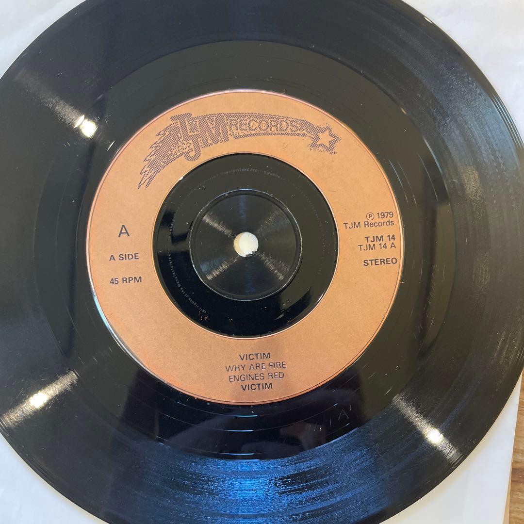 洋楽 VICTIM why are fire engines red