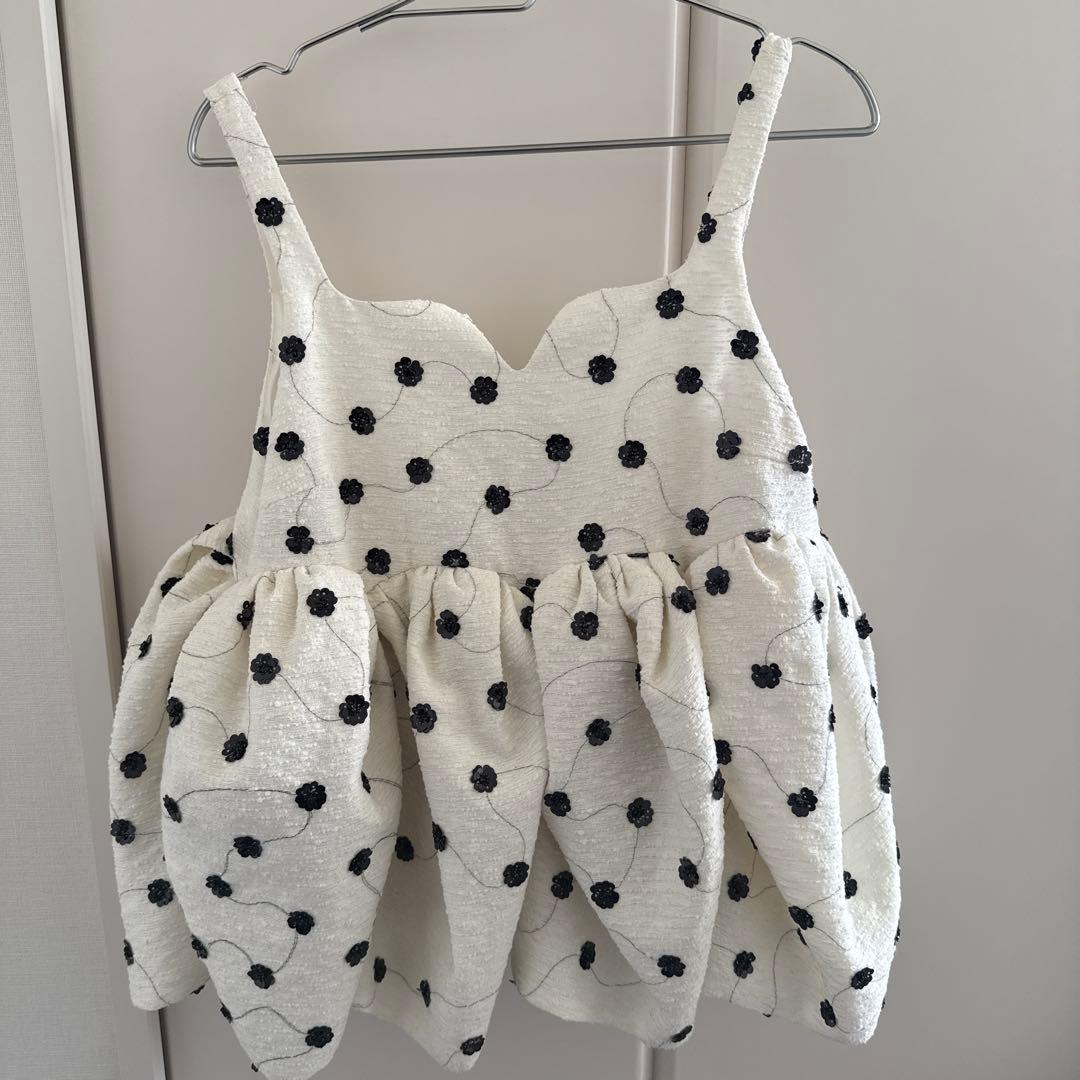 Bibiy. ドット柄 フリルキャミソール