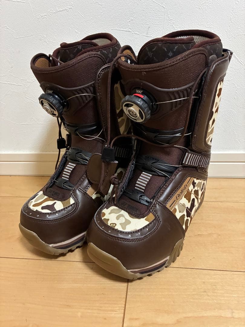 【未使用品】YONEX RELISH BOA 23㎝ スノボブーツ　レディース