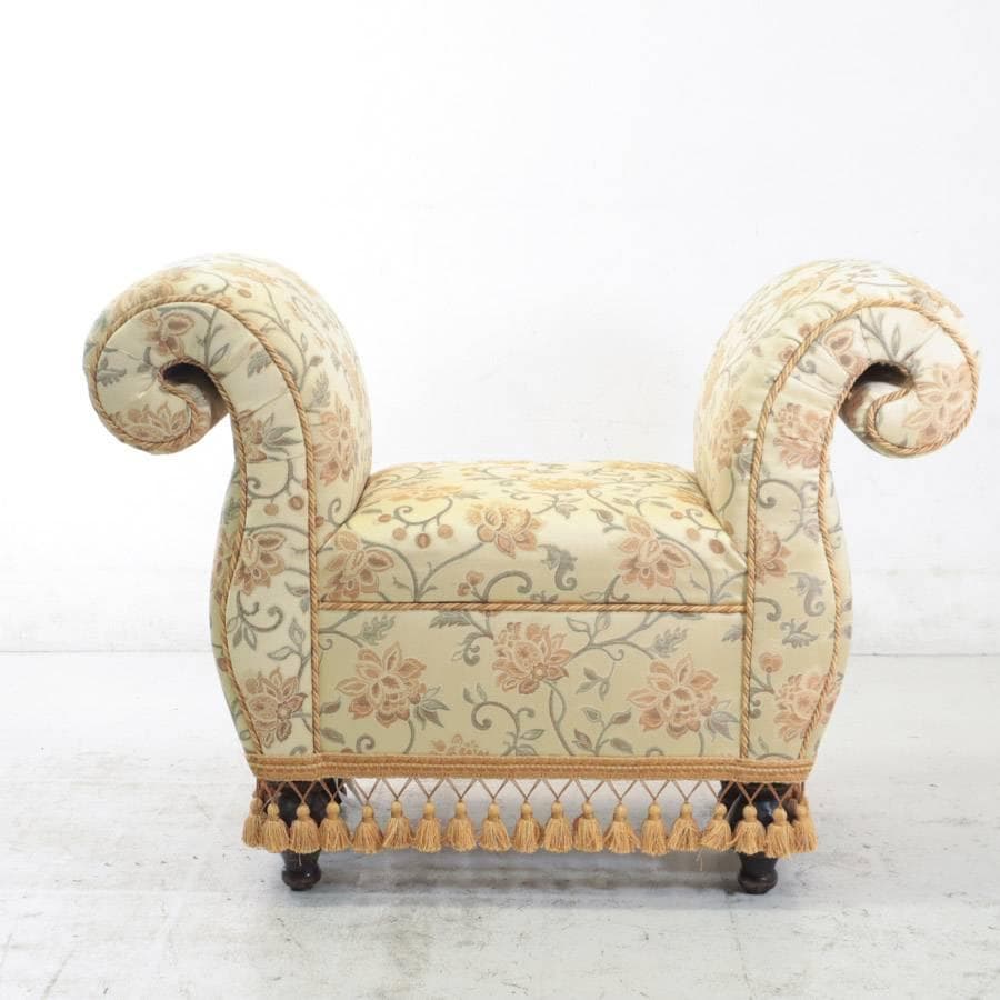 アメリカ製 クラシカル家具 肘付きスツール フリンジ付き 花柄生地 高級家具