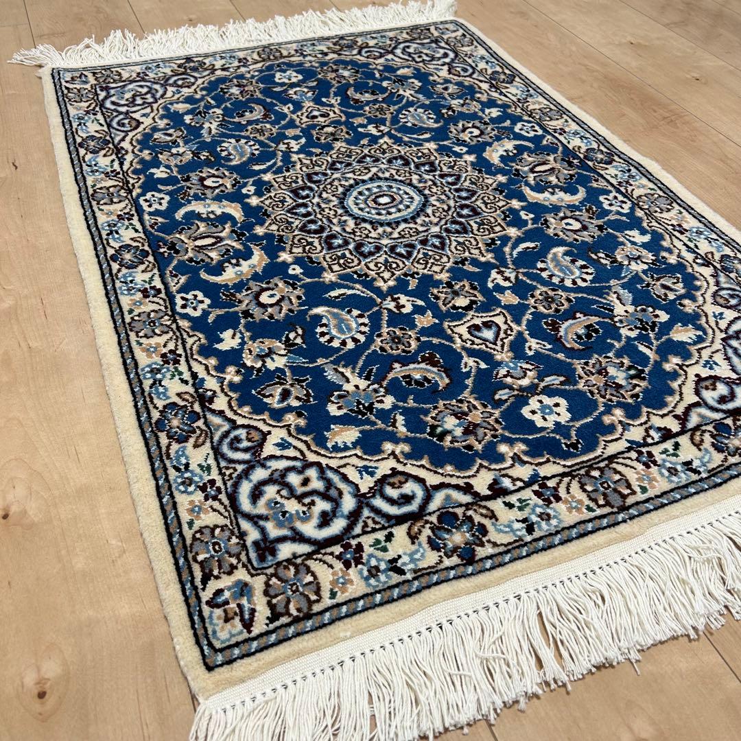 ペルシャ絨毯　ナイン産　ラグ