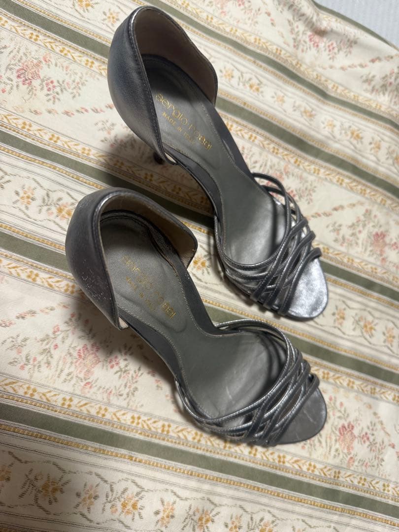 セルジオロッシ　サンダル　37 シルバー　美品