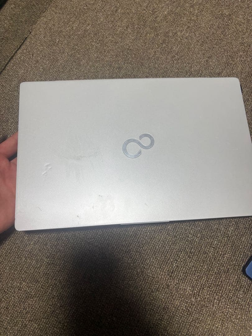 富士通 LIFEBOOK UH90/G2 13.3インチ シルバー