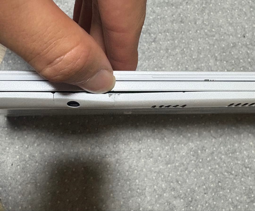 富士通 LIFEBOOK UH90/G2 13.3インチ シルバー