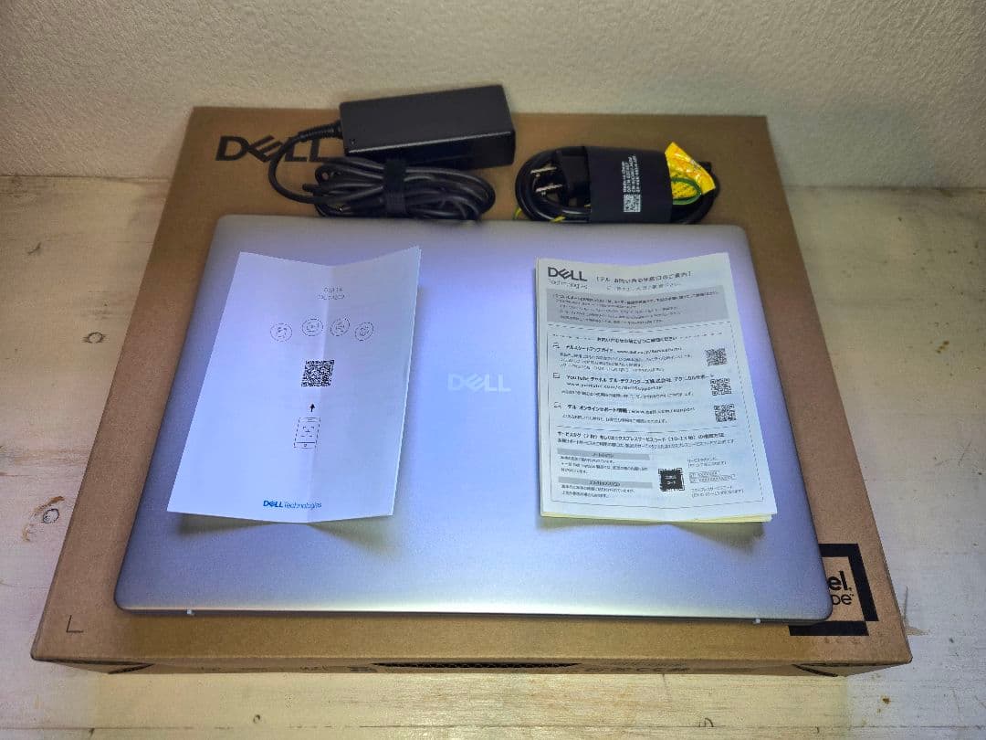 【ほぼ新品】Dell 14ノートPC Core 7 32GB 1TB SSD