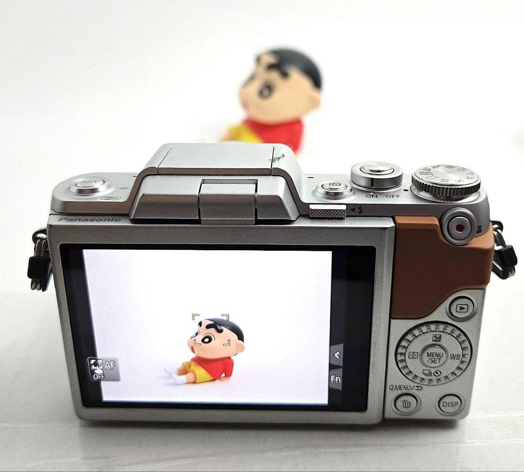 Panasonic DMC-GF7Wデジタル一眼レフ