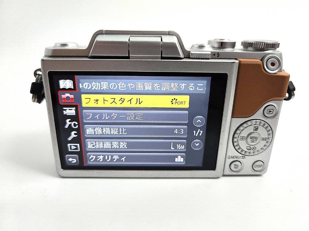Panasonic DMC-GF7Wデジタル一眼レフ