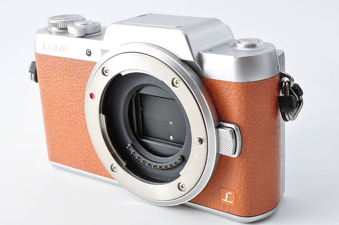 Panasonic DMC-GF7Wデジタル一眼レフ