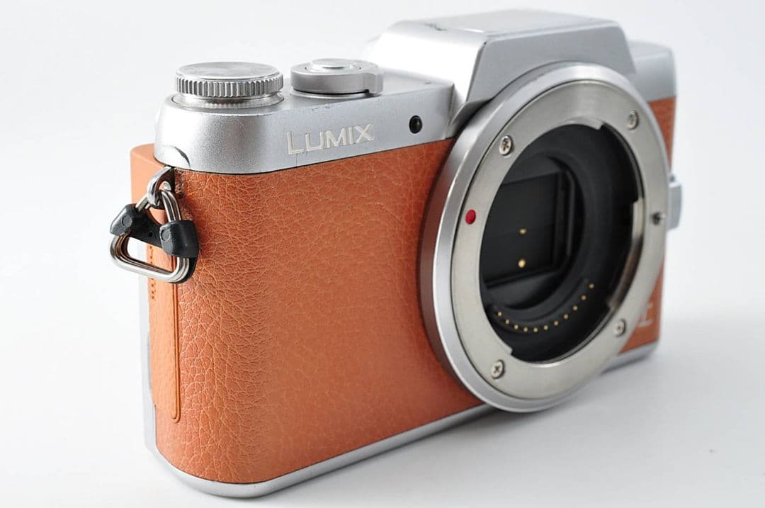 Panasonic DMC-GF7Wデジタル一眼レフ