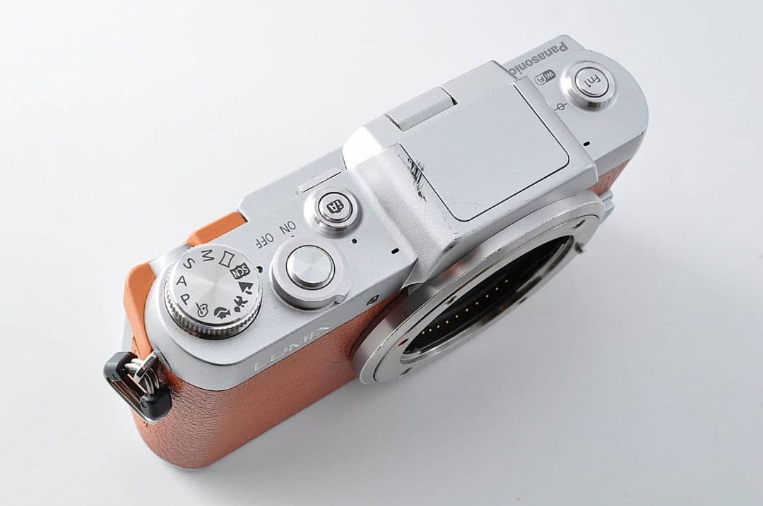 Panasonic DMC-GF7Wデジタル一眼レフ