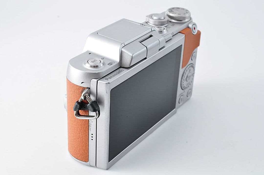 Panasonic DMC-GF7Wデジタル一眼レフ