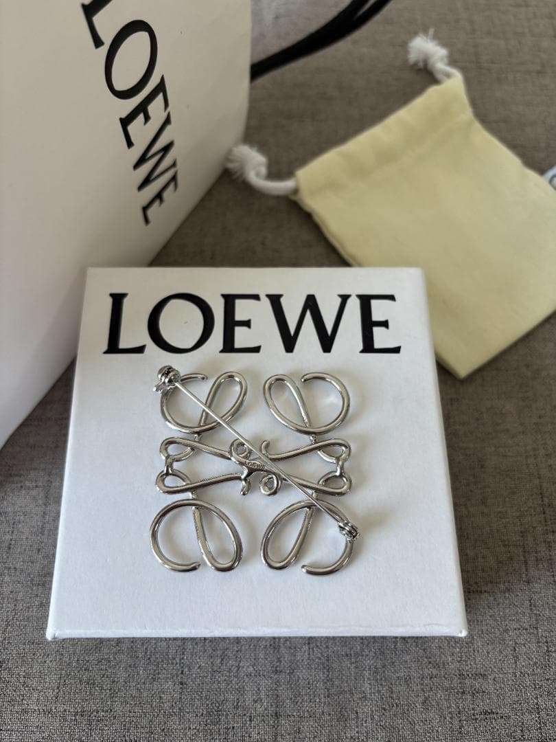 レディース ロエベ シルバー ブローチ 極美品