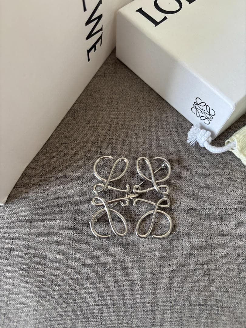 レディース ロエベ シルバー ブローチ 極美品