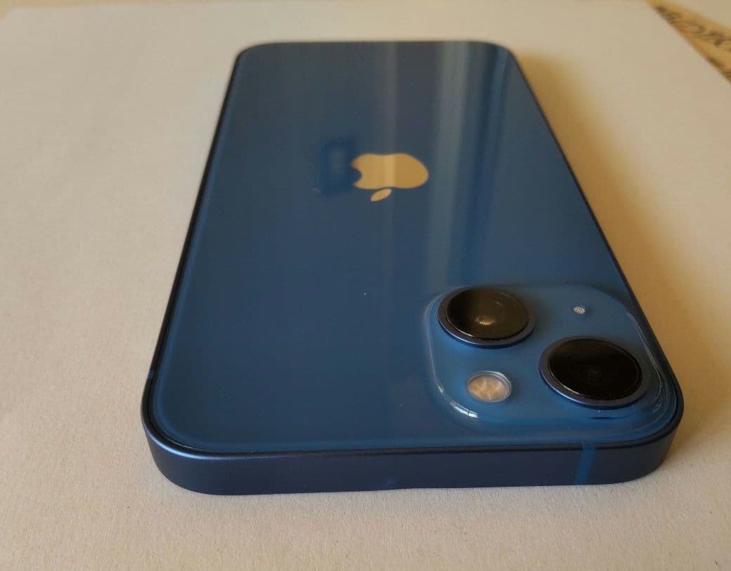 【美品・バッテリー100％】Apple iPhone 13 本体