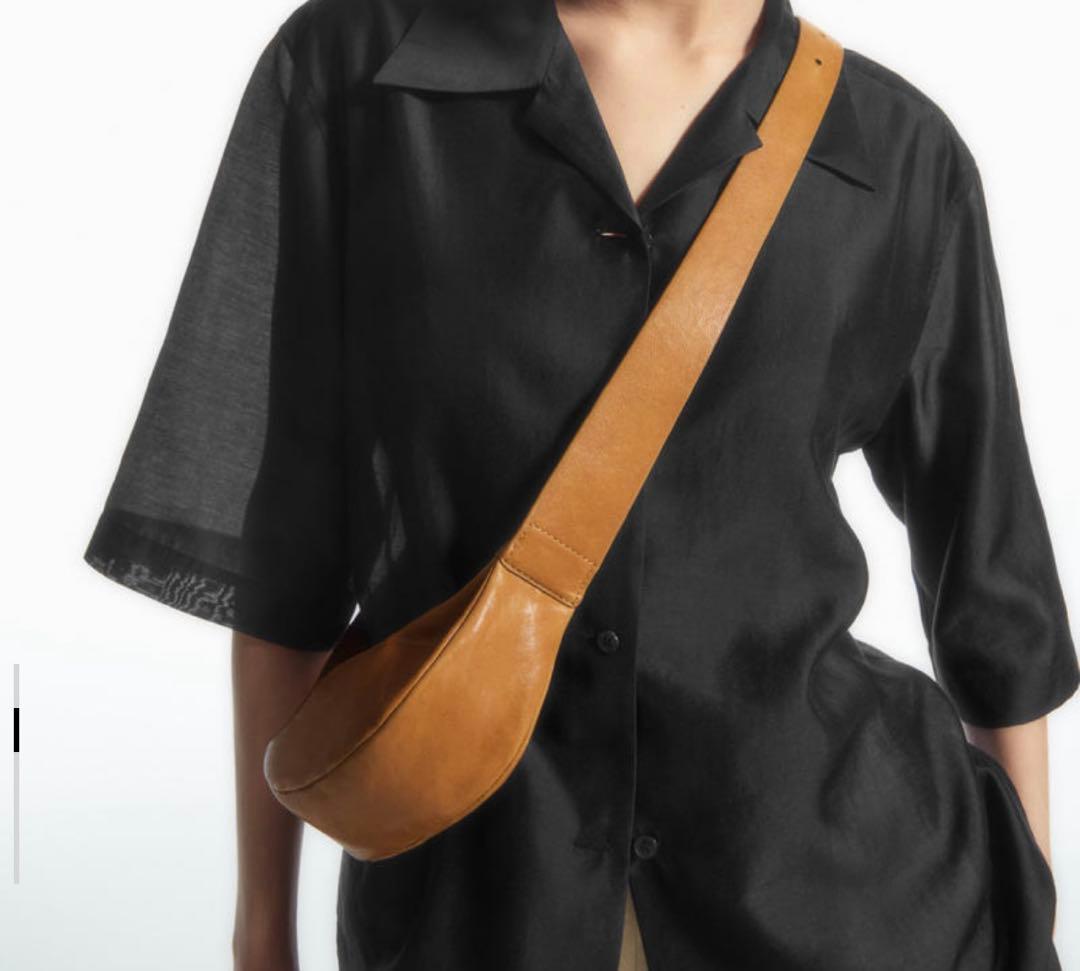 [完売品•即日発送] COS クロスボディーバッグ　レザー