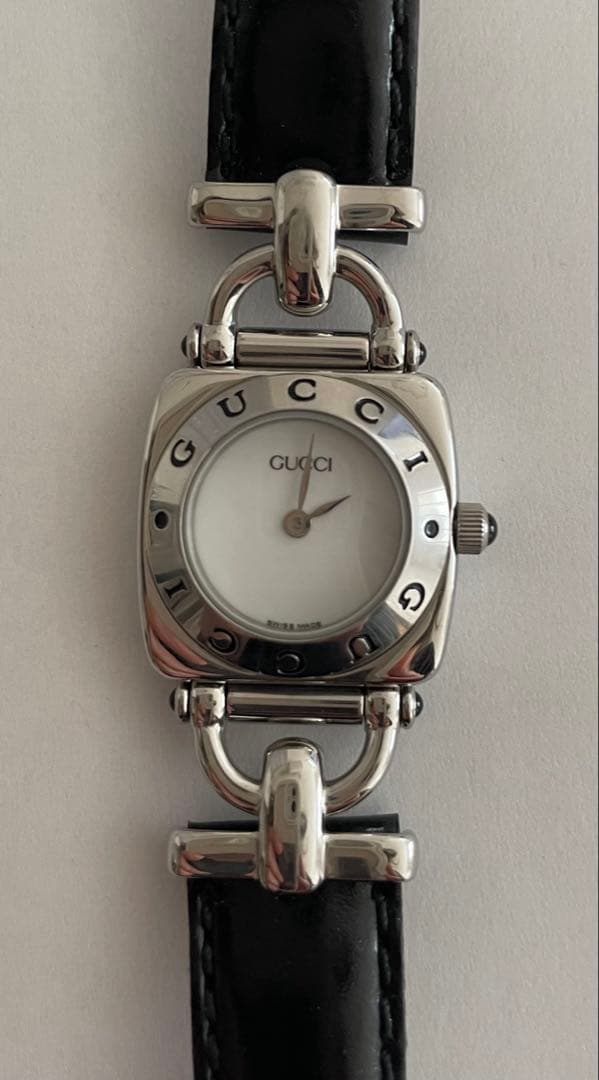 GUCCI ブラックレザー アナログ時計