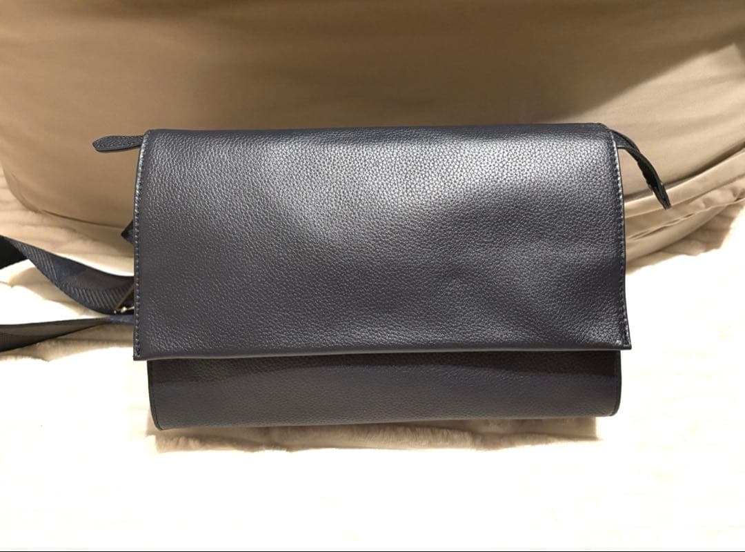 ear PAPILLONNER 本革　ワイドテープショルダーバッグ/ボディバッグ