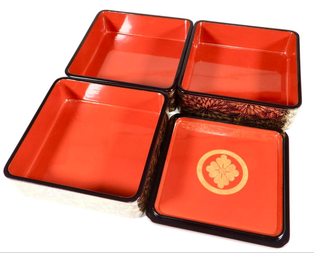 輪島塗　3段重箱　布着本堅地　 菊彫り詰め沈金　木製