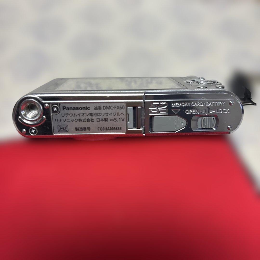 ［動作確認済］デジカメ　LUMIX DMC-FX60 シルバー 12メガピクセル