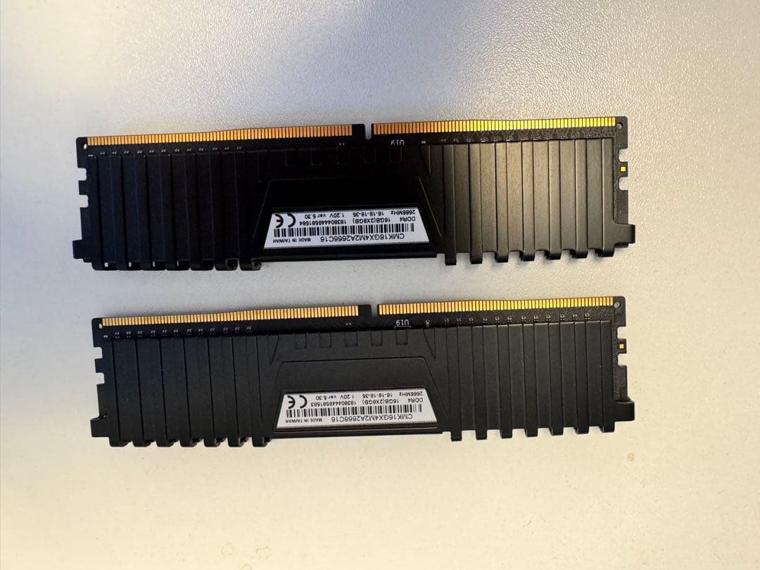 メモリ　DDR4（16GB） CORSAIR