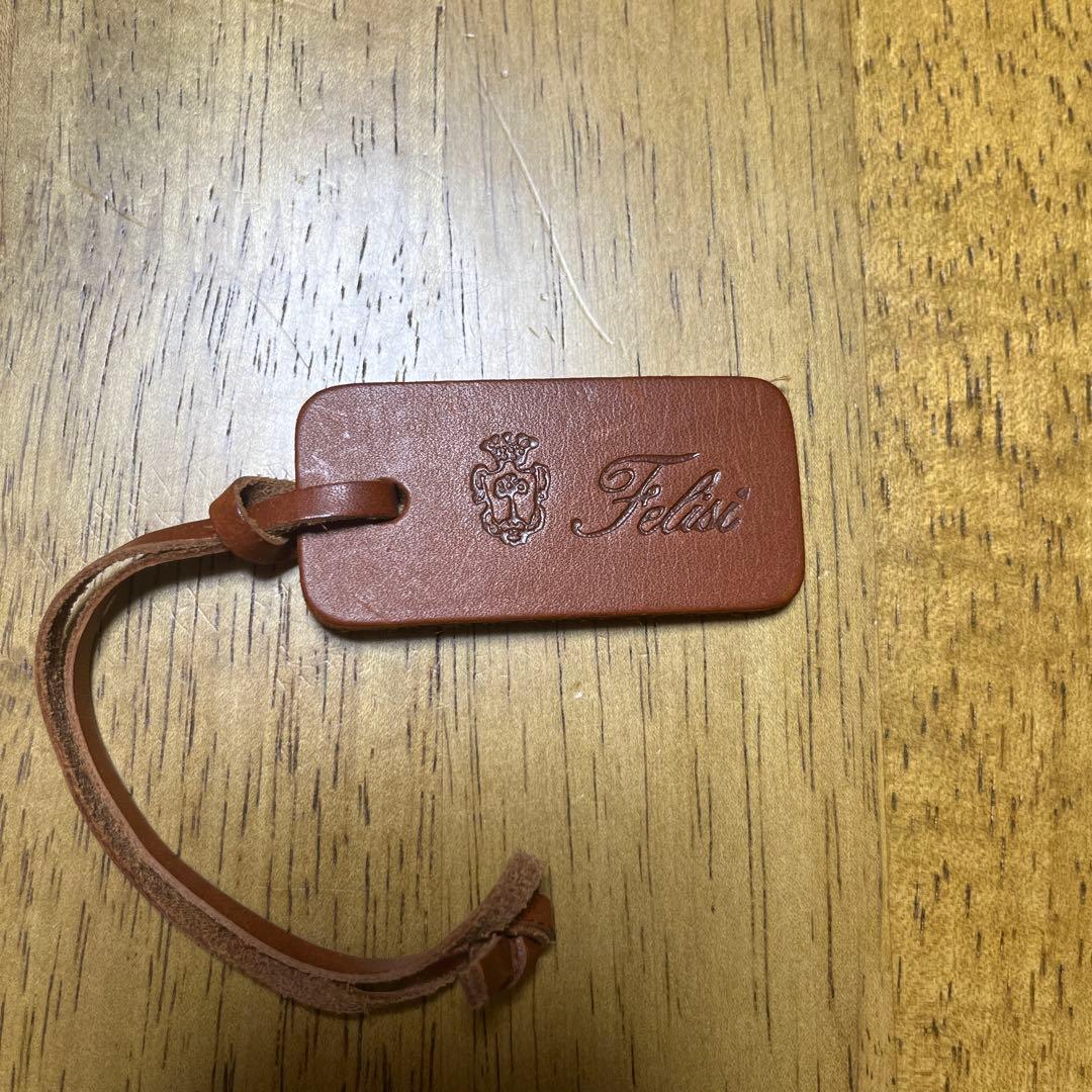 新品未使用　フェリージレザーキーケース　レザーストラップ、ショッパーとリボン付き