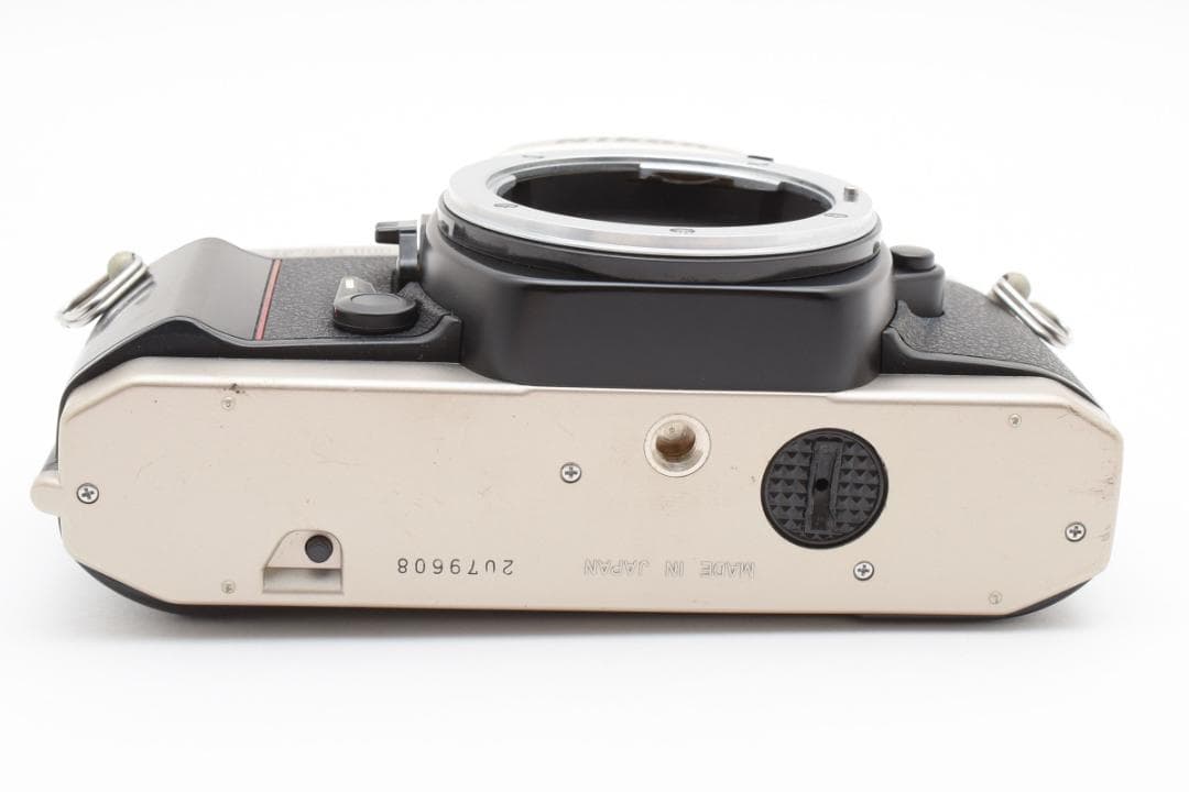 超美品　NIKON ニコン FM10 フィルムカメラ　モルト新品交換済 M733