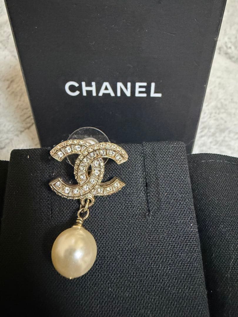 CHANEL CCロゴ パールチャーム ピアス(片耳用)