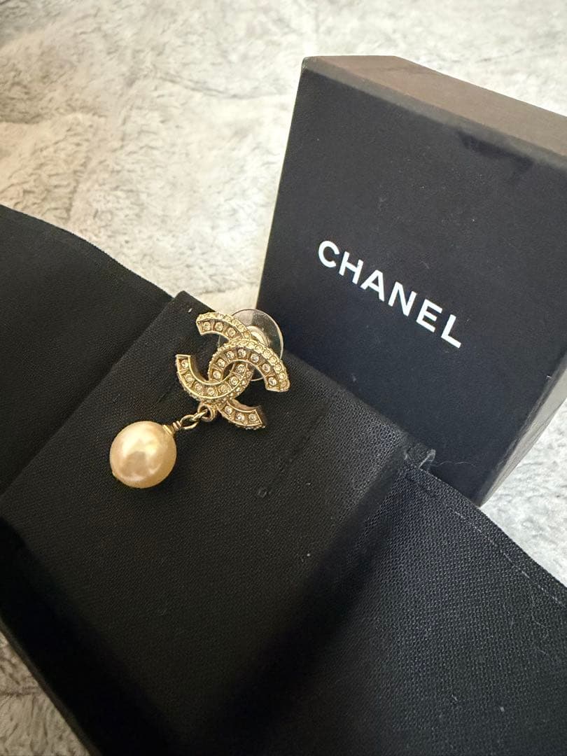 CHANEL CCロゴ パールチャーム ピアス(片耳用)