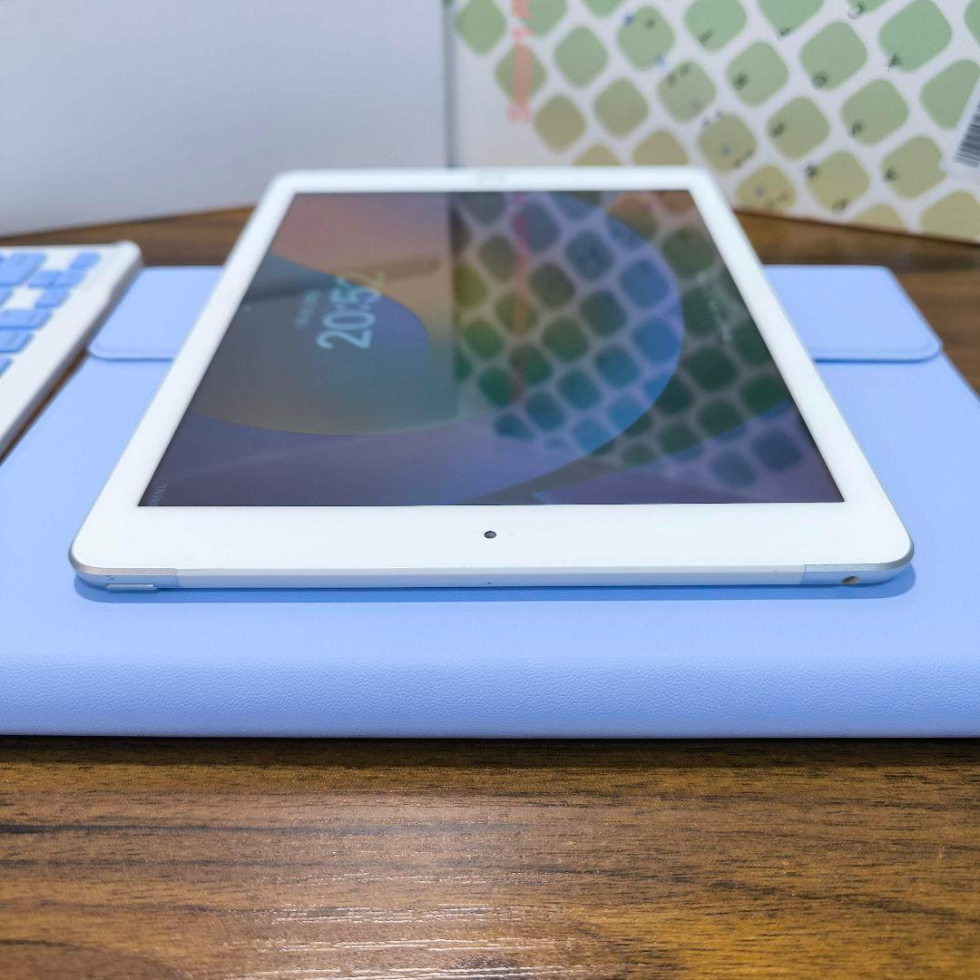 iPad 第5世代 Simフリー 128GB ケースとキーボードセット