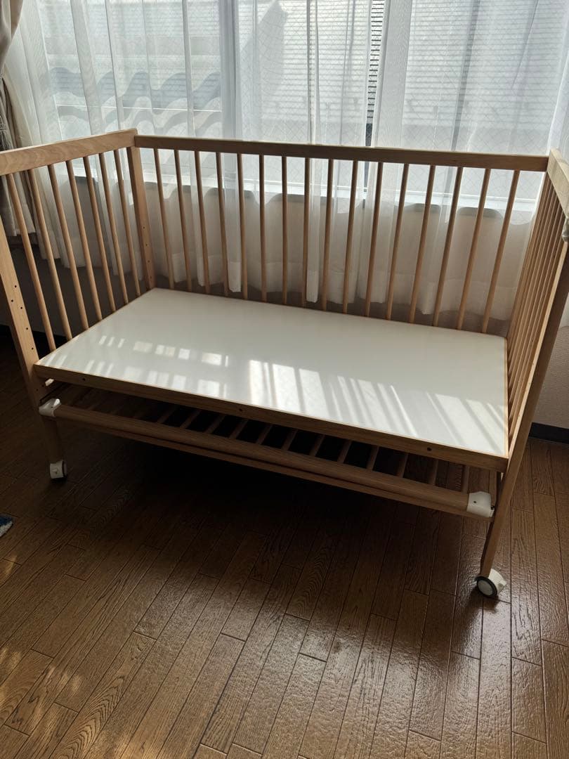 【学習机にもできる】DIDI 木製　ベビーベッド キャスター付き　高さ調節可能