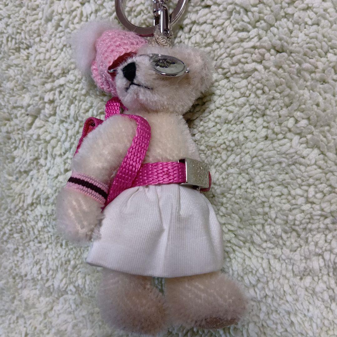 PRADAクマのチャーム ピンクの帽子とサングラス