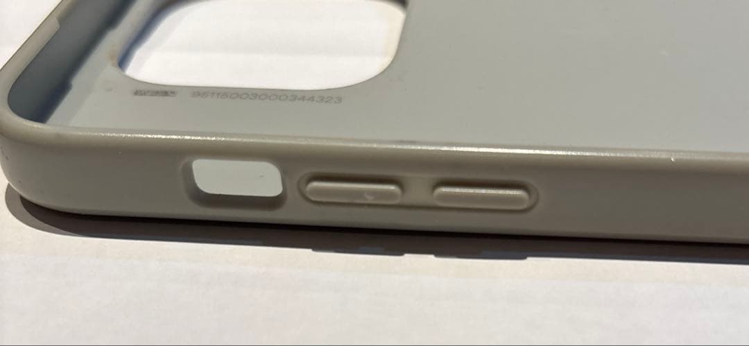 ［正規品］RIMOWA ケース iPhone15pro シルバー