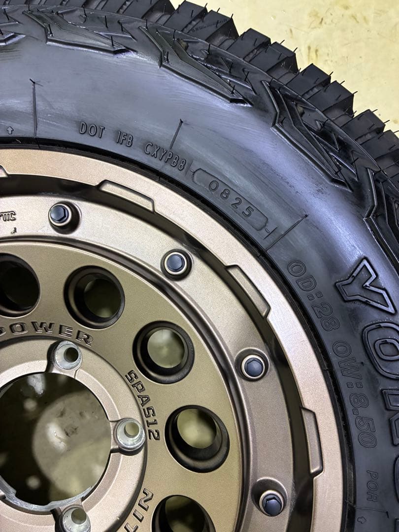 ジムニーシエラノマドタイヤホイール4セット 215 70 16 極美品　激安