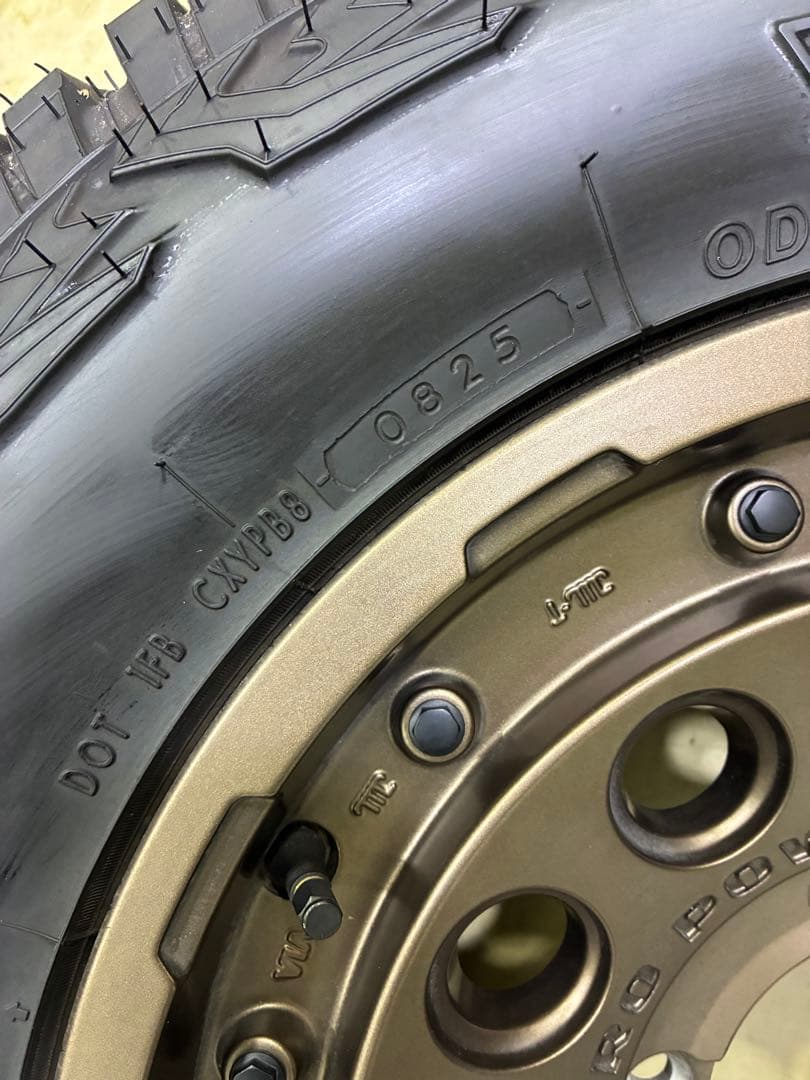 ジムニーシエラノマドタイヤホイール4セット 215 70 16 極美品　激安