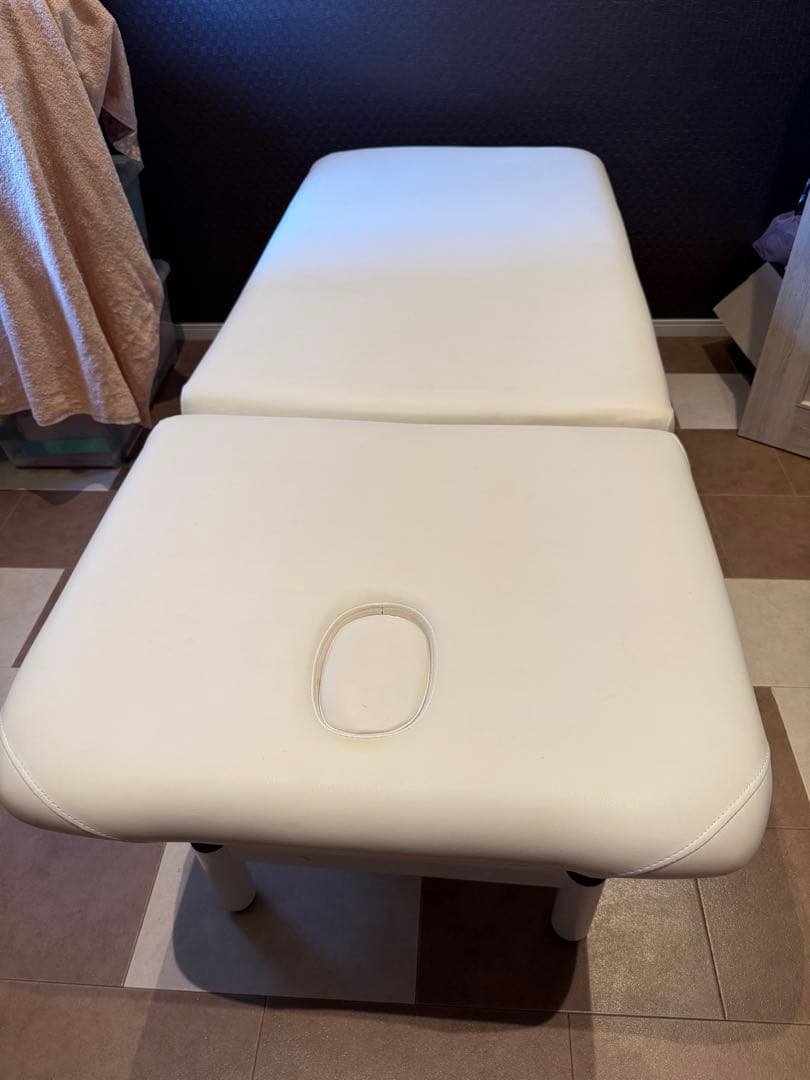 電動エステベッド 有孔　 整体　マッサージ