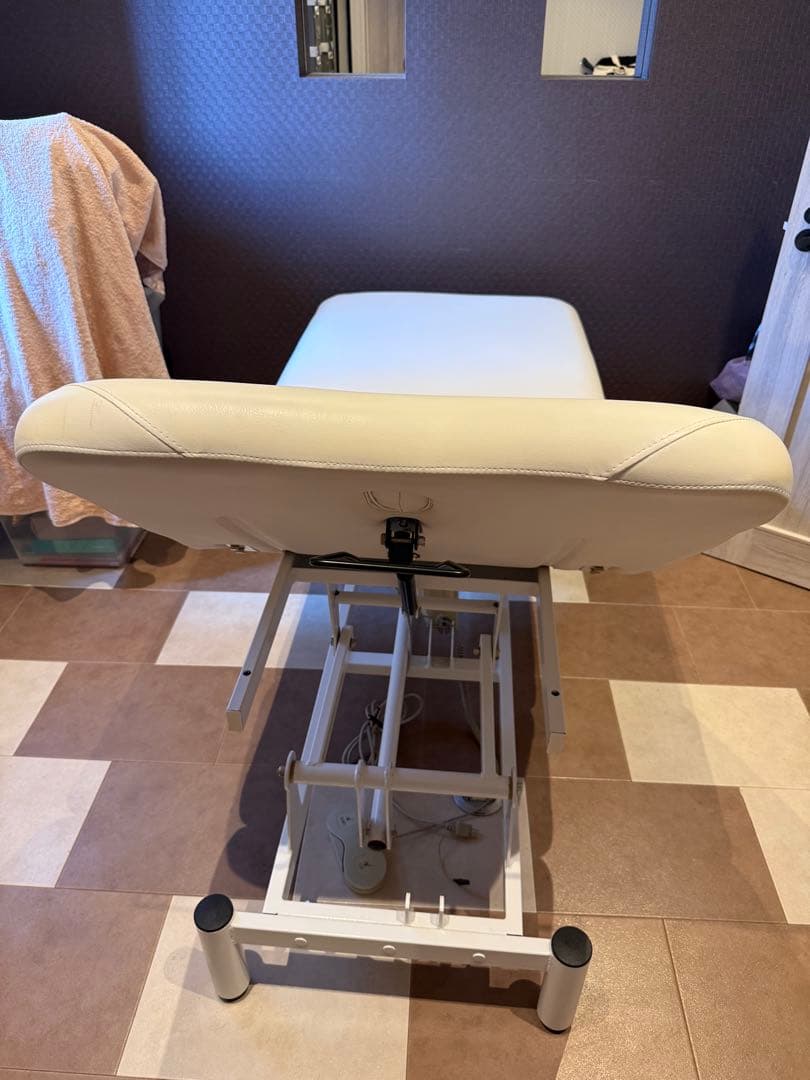 電動エステベッド 有孔　 整体　マッサージ