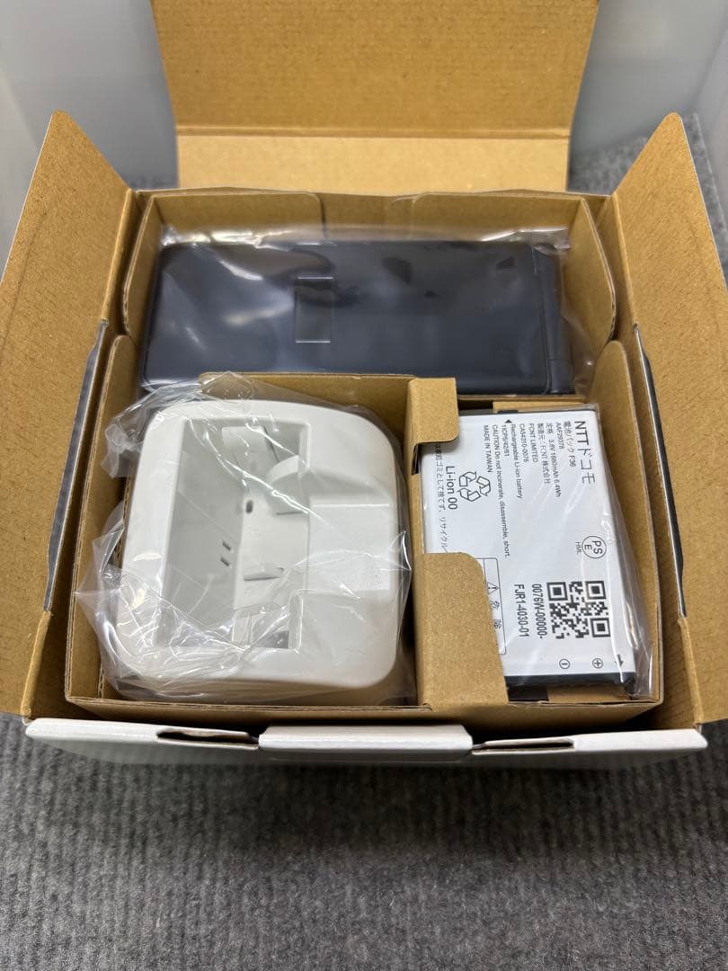 ★arrows ケータイ ベーシック F-41C ネイビー #26021201