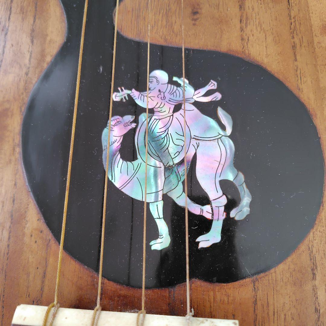 木製琵琶 螺鈿細工装飾付き