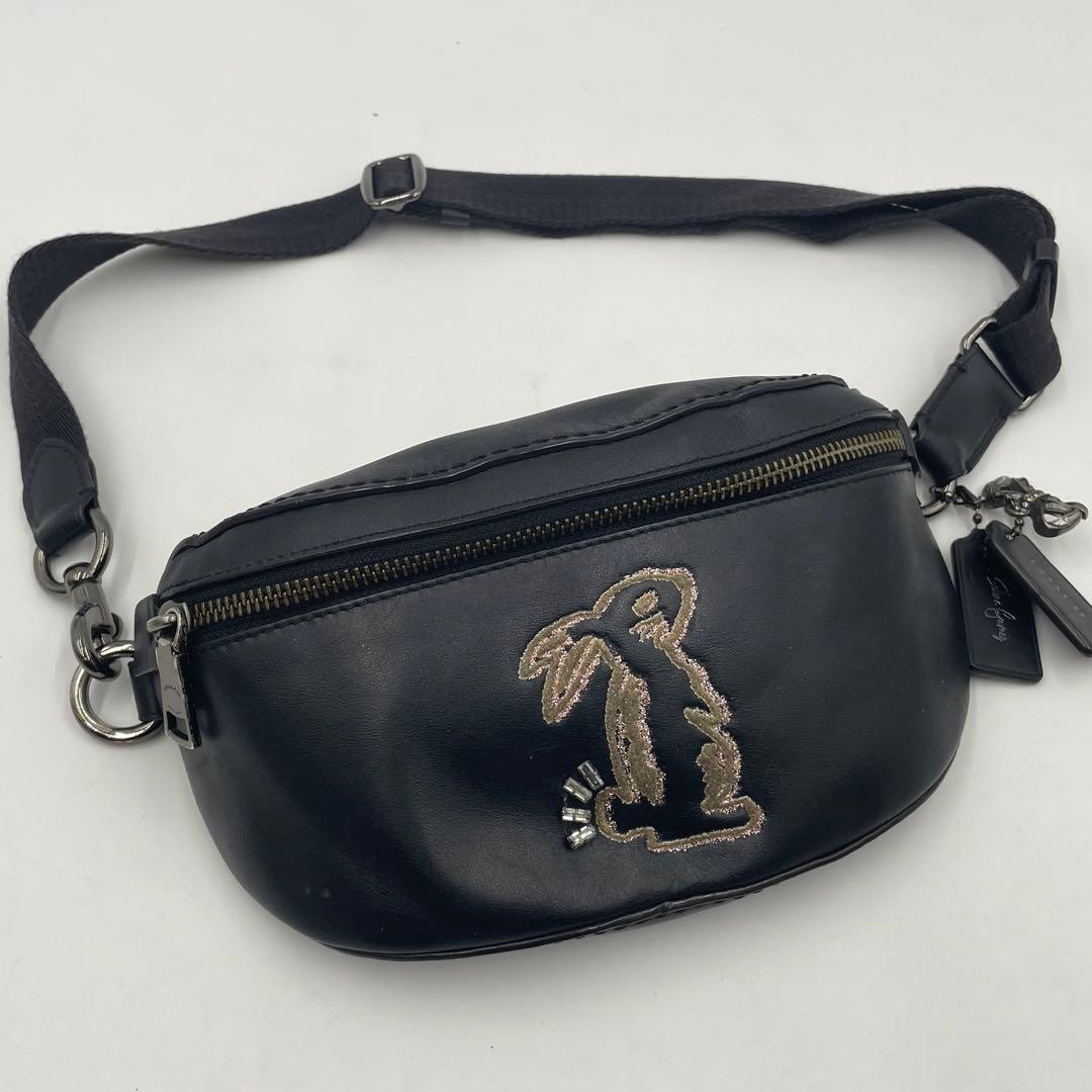 【美品】コーチ ボディバッグ ウィズバニー セレーナゴメス 限定 ショルダー 黒
