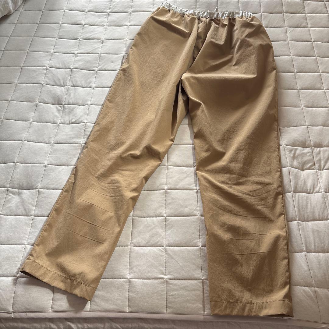 our アワーホーム すっきりシルエットのテーパードパンツ ベージュ