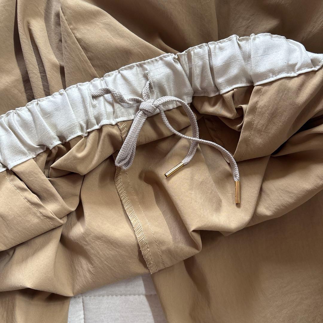 our アワーホーム すっきりシルエットのテーパードパンツ ベージュ