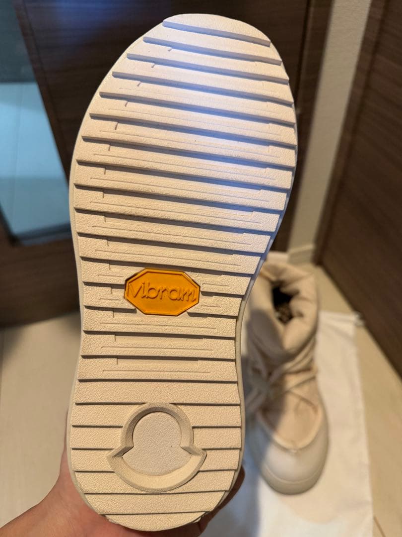 m*u様 【正規品】 MONCLER モンクレール ベージュ ダウンブーツ レデ